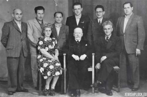 The District Jewish Committee in Płock, standing from the left: Izrael Nachmanowicz, Jakub Fuks, Szyja Papierczyk, Jerzy Margulin, Abram Papierczyk and Sander Markowicz; sitting (from the left): Janina Kenigsberg, Alfred Blay and Szyja Buch